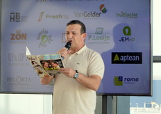 Een stukje over de ‘fabeltjeskrant’ waarbij de politiek op de hak werd genomen, sloeg goed aan.